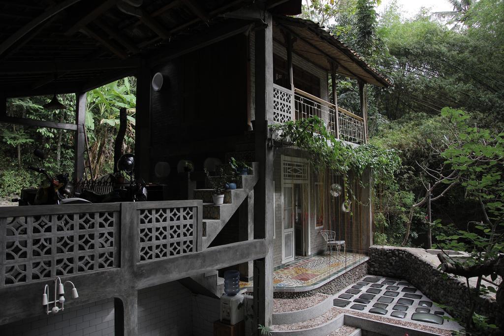 Rumah Senjakala バントル エクステリア 写真